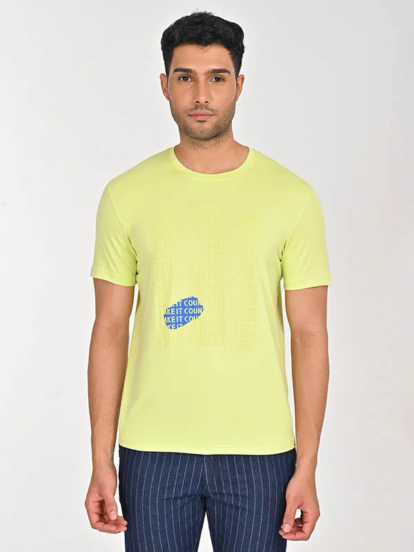 Men's Shirts with Embellished HemlinesMen Sporty Moisture Graphic Crew Neck T-Shirt