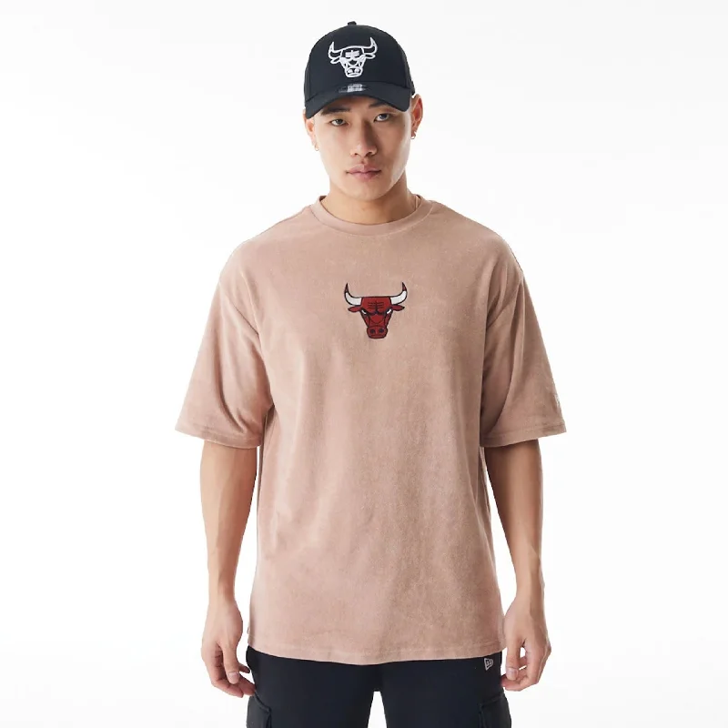 Men's Shirts with Button-Down PocketsChicago Bulls NBA Lifestyle Velour Beige Oversized T-Shirt