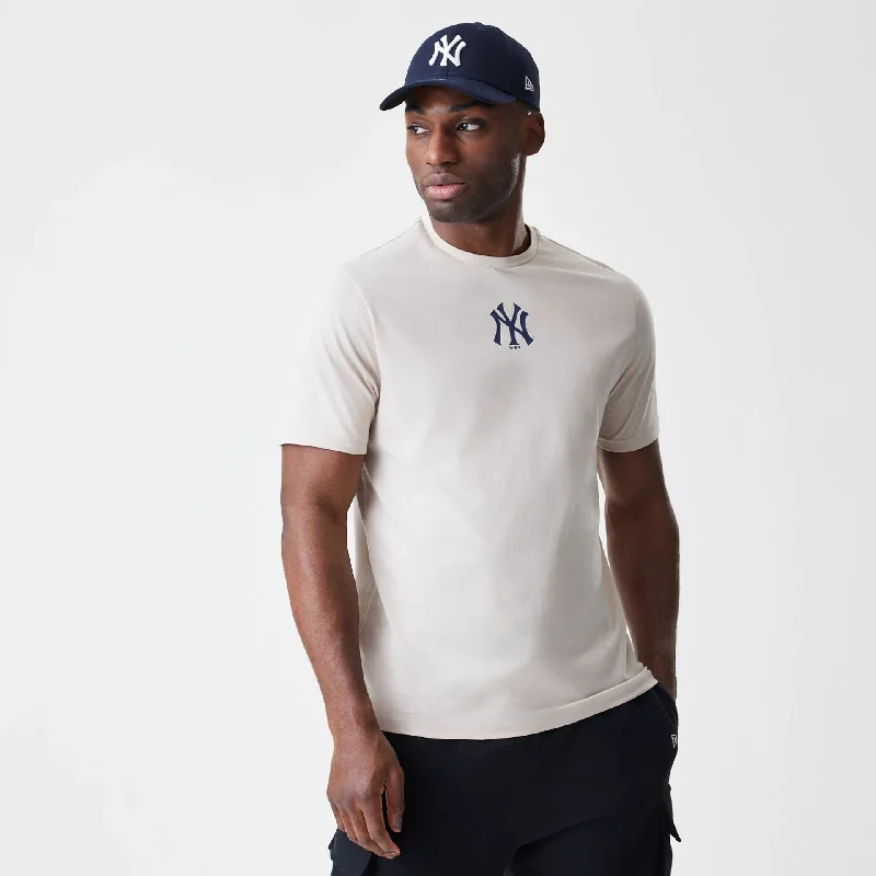 Men's Shirts with Asymmetrical HemlinesNew York Yankees MLB Logo Cream T-Shirt