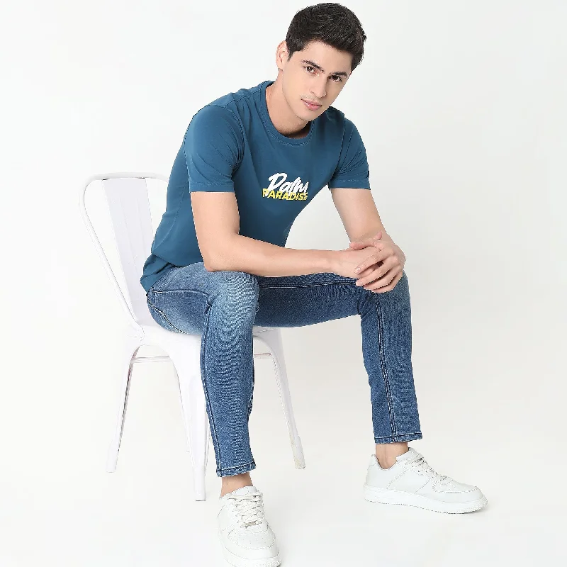 Men's Shirts with Rounded HemlinesRegular Fit Graphic T-Shirt