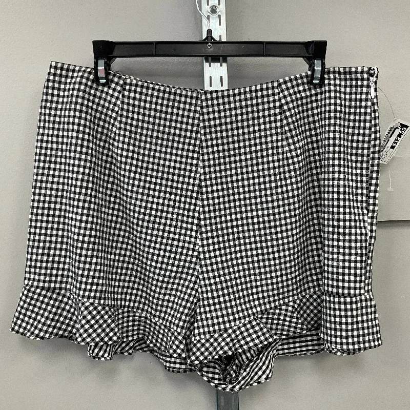 Men's High-Waisted Pants for a Retro StyleSHORTS by GIANNI BINI In BLACK & WHITE, Size: 12