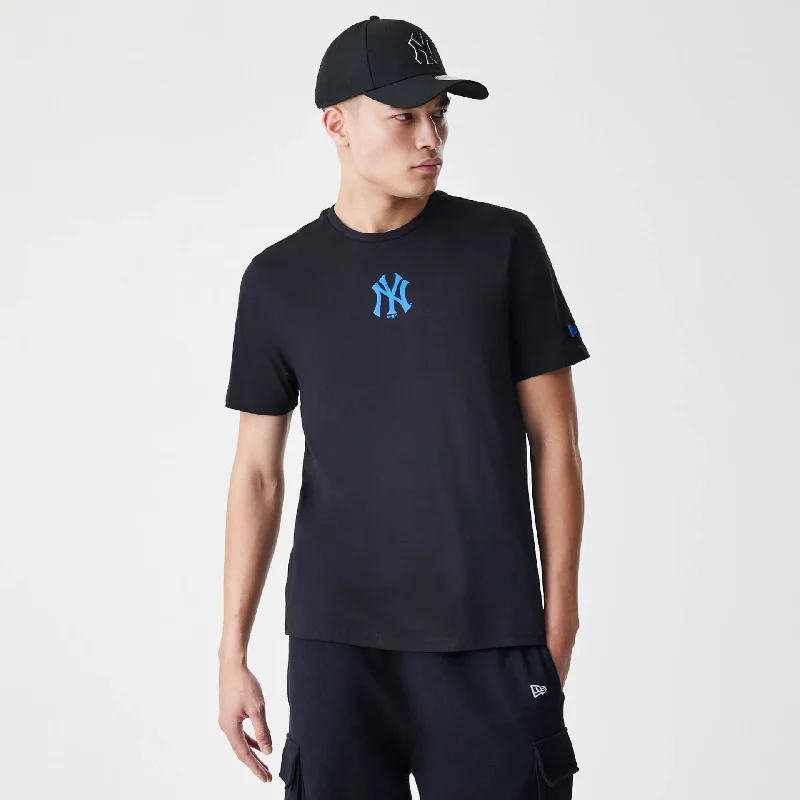 Solid-Colored Men's ShirtsNew York Yankees MLB Logo Black T-Shirt