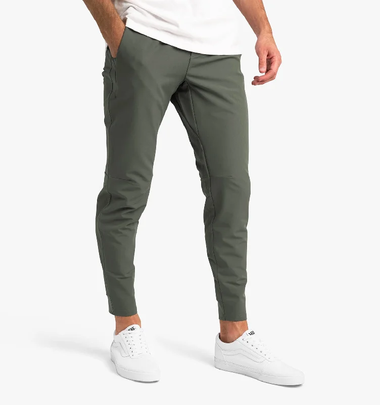Men's Pants with Ripped and Distressed DetailsUNRL Performance Pant